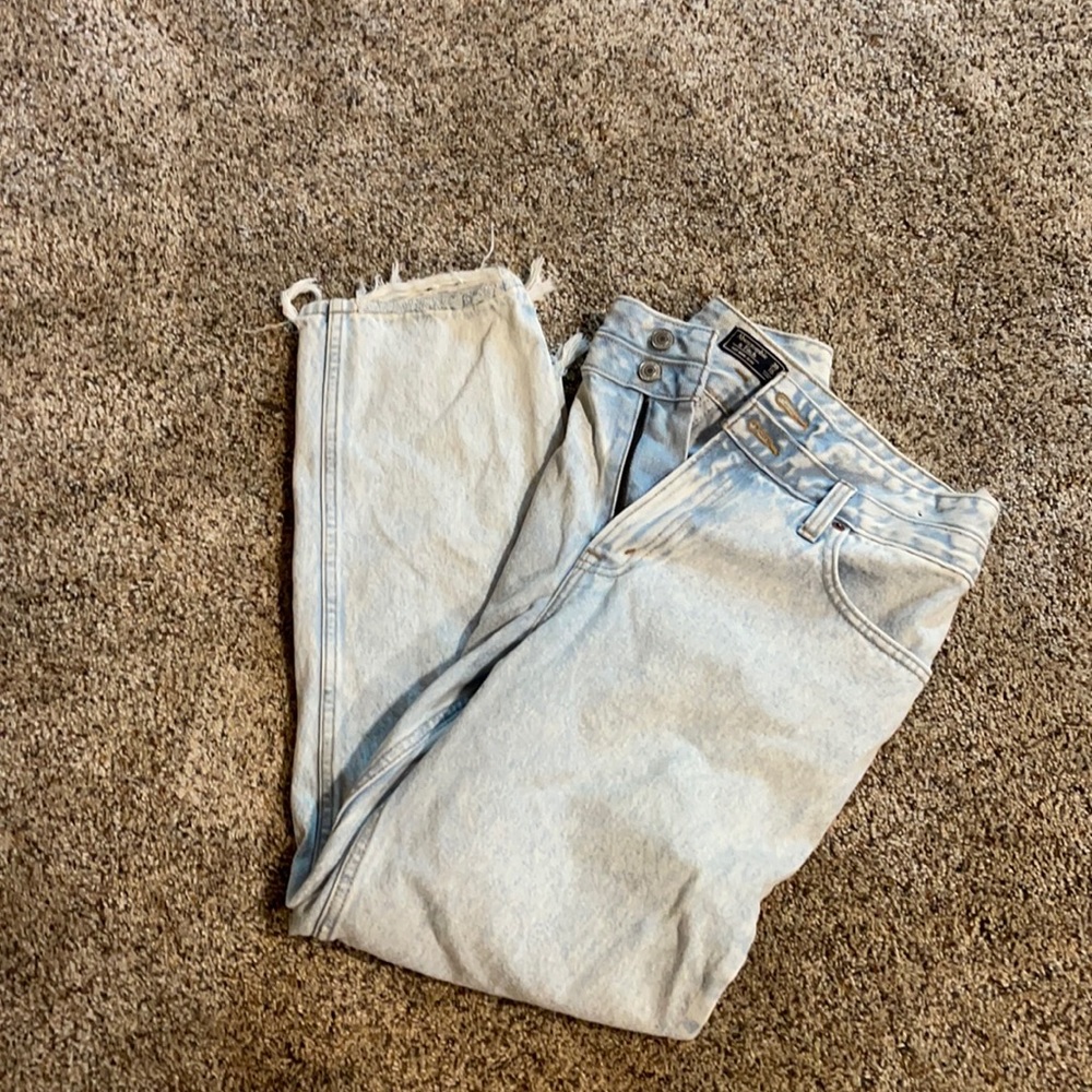 Abercrombie & Fitch High Rise Mom Jeans Size 30